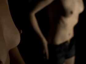 Габриела Элинек голая, Стэйси Хоаг голая – Пугало возвращается (2018) #3