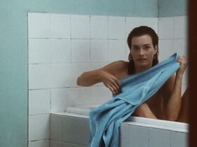 Челси Филд голая, Терри Нортон голая – Дьявол песков (1992) #8