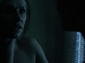 Анна Пэкуин голая, Мора Тирни секси – Любовники s05e03 (2019) #4