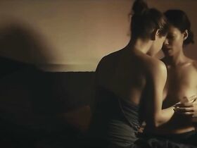 Нина Клейнхенц-Трац голая, Энн Дю голая – Neukölln Wind (2016) #4