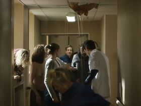 Ноэми Шмидт секси, Гитте Уитт голая, Флер Жеффрие голая – Внутри убийства s01e01-02 (2019) #10