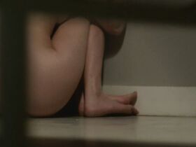 Ноэми Шмидт секси, Гитте Уитт голая, Флер Жеффрие голая – Внутри убийства s01e01-02 (2019) #14