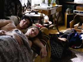 Соня Герхардт секси, Жанна Гурсо секси – Нянька на Рождество (2018) #7