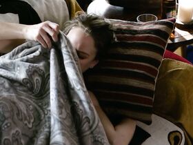 Соня Герхардт секси, Жанна Гурсо секси – Нянька на Рождество (2018) #9