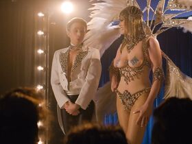 Джина Дэвис секси, Касия Шарек голая – Блеск s03e09 (2019) #16