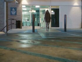 Лорин Кэнни секси – Дорогуша (2019) #3