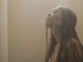 Лорин Кэнни секси – Дорогуша (2019) #6