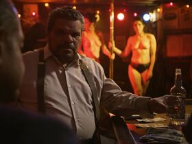 Милагрос Саймон голая – Крёстный отец Гарлема s01e06 (2019) #6