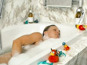 Нина Пролль секси, Надежда Бреннике голая – К черту Анну Мольнар (2017) #8