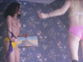 Матильда Ламюс голая, Клеманс Буанар голая – Ив (2019) #2