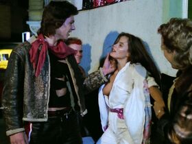 Михаэлла Каргер голая, Николь Дофлер голая – Франкфурт, Кайзерштрассе (1981) #12