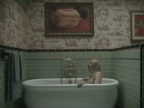 Белла Хиткот голая, Лэйн Нил голая – Странный ангел s02e06 (2019) #4