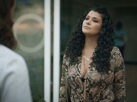 Габриэла Самора голая, Офелиа Гуиза секси – Янки s01e03, e08, e22, e24, e25 (2019) #12