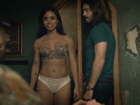 Габриэла Самора голая, Офелиа Гуиза секси – Янки s01e03, e08, e22, e24, e25 (2019) #2
