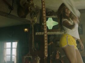 Камилль Раза секси, Марго Дюфрен секси – Оторвались! (2018) #9