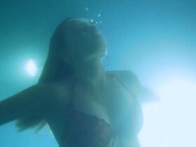 Сесилия Хелль секси, Луиза Нювалль секси – Фаранг s01e01 (2018) #6