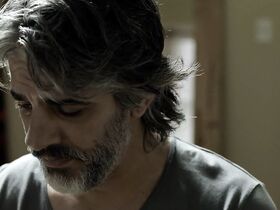 Алин Джонс голая, Летисия Сабателла голая – Счастливый час (2019) #2