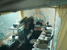 Линда Лапиньш голая – Игра на выживание s01e02 (2020) #4