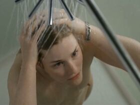 Ноэми Коше голая, Наташа Ренье голая – Один день (2010) #11