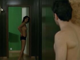 Ноэми Коше голая, Наташа Ренье голая – Один день (2010) #7