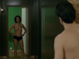 Ноэми Коше голая, Наташа Ренье голая – Один день (2010) #8