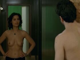 Ноэми Коше голая, Наташа Ренье голая – Один день (2010) #9