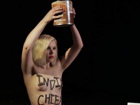 Кэсси Хайт голая, Эшли Райан голая – Дикий мёд (2017) #6