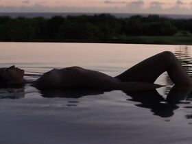 Пау Бертолини голая, Фифи Пулакидас голая, Джерадин Асенсио голая – Святые звери (2019) #4