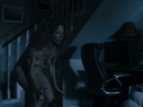 Лесли Стивенс голая, Трилби Гловер секси – Порог (2016) #7