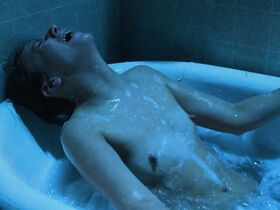 Кассандра Делани голая, Сеселия Вильде голая, Сюзанн Дин голая, Ронна Ларсен голая – Роковая ночь (1990) #9