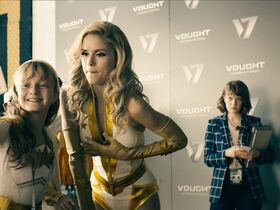 Эрин Мориарти секси, Бриттани Аллен голая – Пацаны s01e03 (2019) #4