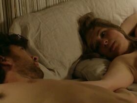 Санне Лангелаар голая, Софи Вругоп голая – Вне семьи (2012) #8