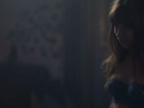 Таис Алессандрен голая, Сандрин Киберлен секси – Sweetheart (2019) #4