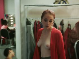 Луна Шикериль голая, Андреа Бесконд голая – Щекотка (2018) #2