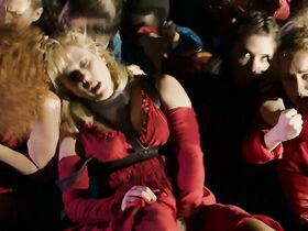 Луна Шикериль голая, Андреа Бесконд голая – Щекотка (2018) #4