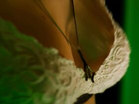 Аликс Либби голая, Элиз Дюфур секси, Эмбер Нюкам секси – Няня (2018) #5