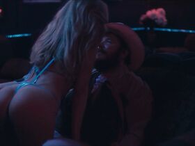 Алиа Шокат секси, Пенелопа Костопулос секси – Блэйз (2018) #6