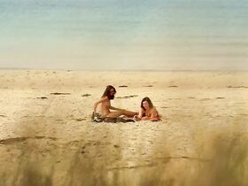 Зиннини Элкингтон секси, Лиа Грегерсен голая – Puff Puff Pass (2013) #2