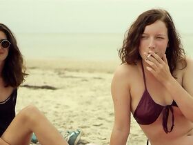 Зиннини Элкингтон секси, Лиа Грегерсен голая – Puff Puff Pass (2013) #6