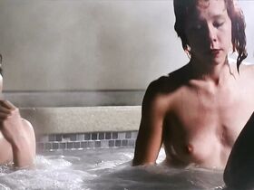 Эмили Мена голая, Кюуби Арбогаст голая – Гнилохвост (2018) #8