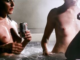 Эмили Мена голая, Кюуби Арбогаст голая – Гнилохвост (2018) #9