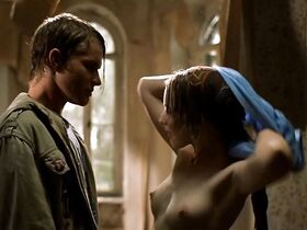 Анна Брюггеманн голая, Надин Вармут секси, Каролина Хуглер голая, Мирьям Небе голая – Принц и нищий (2004) #11