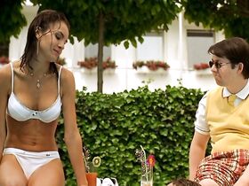 Анна Брюггеманн голая, Надин Вармут секси, Каролина Хуглер голая, Мирьям Небе голая – Принц и нищий (2004) #6