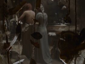 Дейзи Ридли секси, Наоми Уоттс секси – Офелия (2019) #8