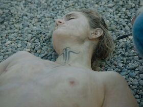 Криста Косонен голая, Аугуста Эва Эрлендсдоуттир голая – Пришельцы из прошлого s01e01-04 (2019) #3