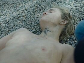 Криста Косонен голая, Аугуста Эва Эрлендсдоуттир голая – Пришельцы из прошлого s01e01-04 (2019) #4