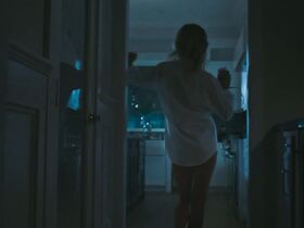 Александра Эссоу секси, Анита Брием секси, Доминик Шарп секси – Дрон (2019) #14