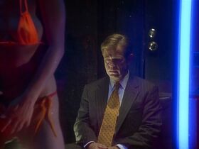 Бай Лин голая, Венди Томпсон секси – Счастливчик Эдмонд (2005) #10