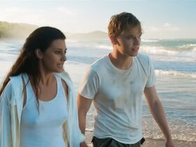 Кота Эберхардт секси, Сибилла Дин секси – Земля I s01e01, e05, e06 (2019) #11