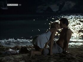 Соня Кирхбергер голая, Катарина Бём голая – Gigolo — Bei Anruf Liebe (1998) #9